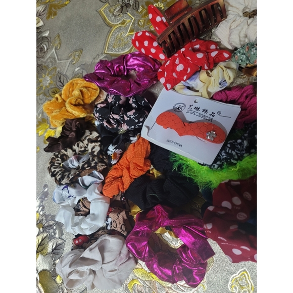 Bundle of Women Hair Accessories - Picture 2 of 7